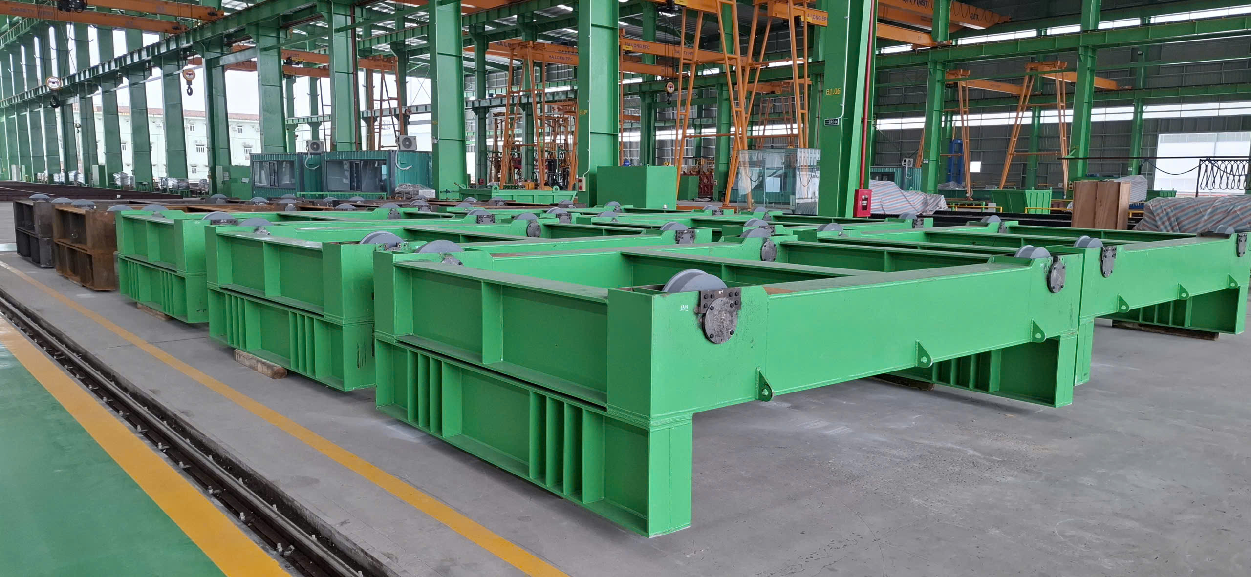 Chế tạo thiết bị, phụ kiện phục vụ sản xuất nội bộ